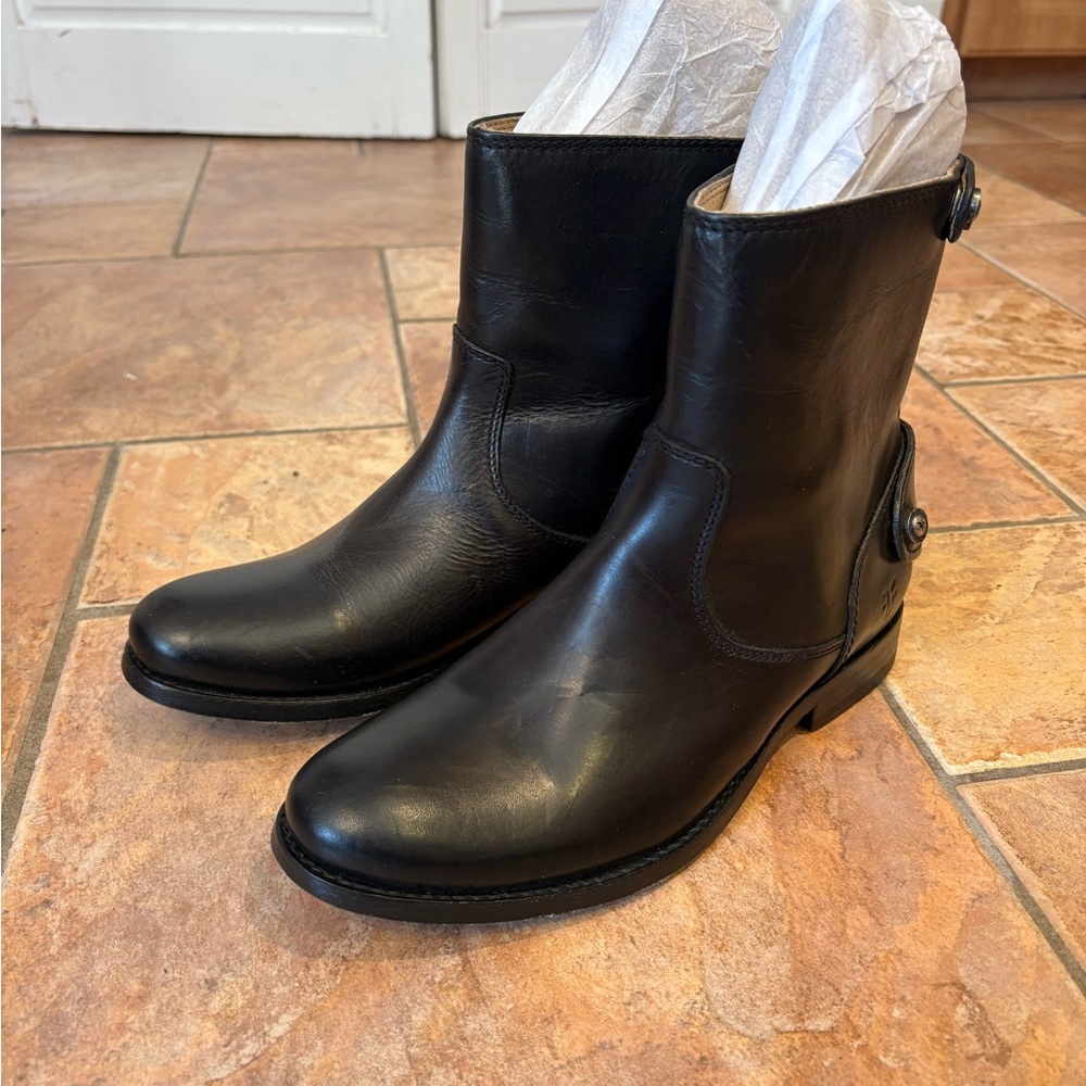 Frye Classic Black Leather Ankle Boots